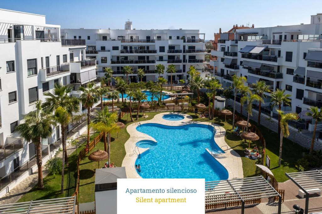 Aguacate Beach - Piscina y jardín