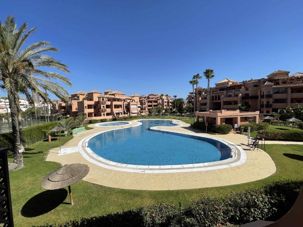 Amplio Apartamento 3 hab equipado en Playa Granada - Imagen 4