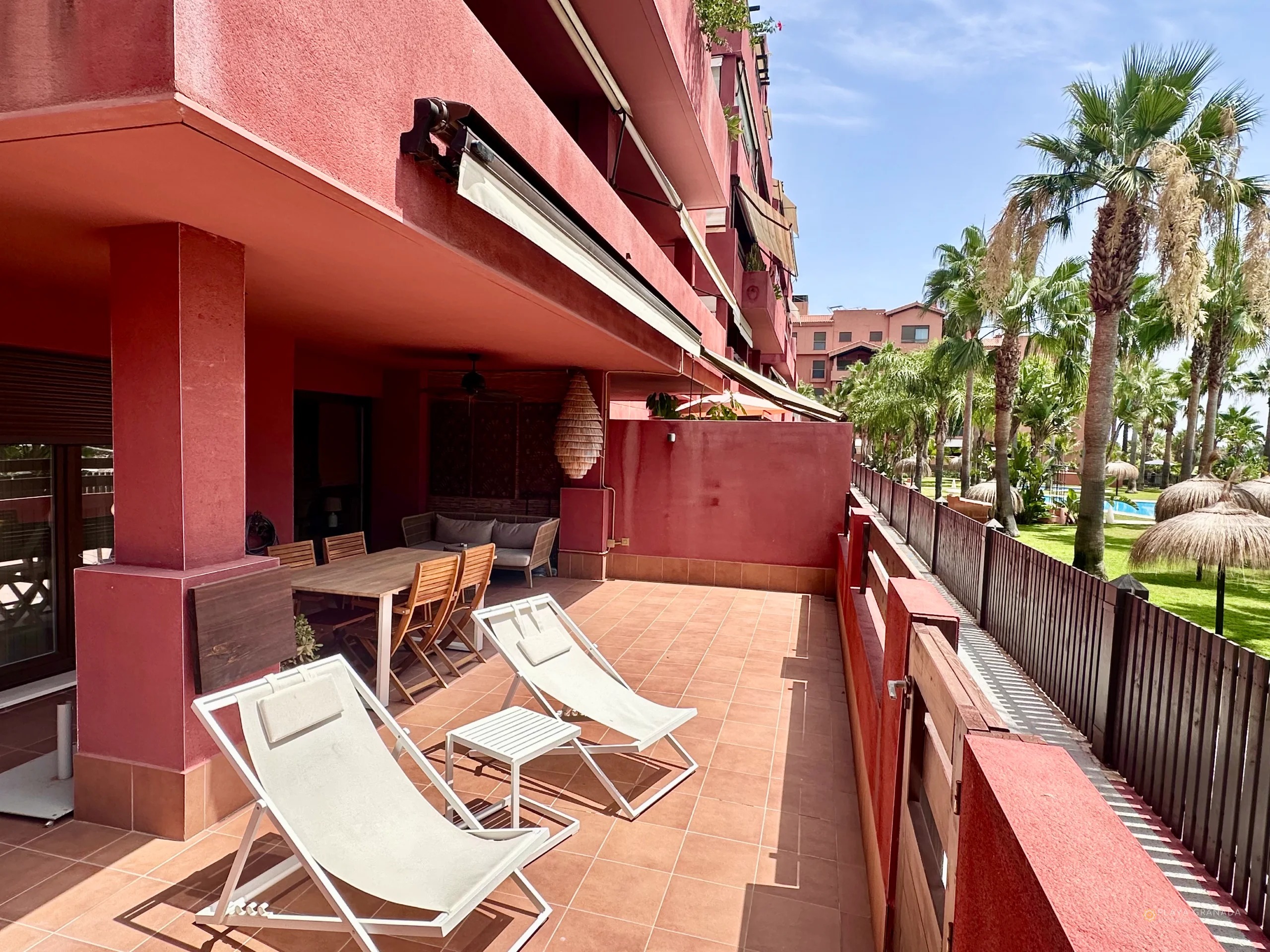 Moriscos II Bajo E - Terraza orientada a piscina (sur-oeste)